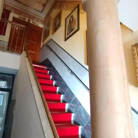 Dimora Della Torre A Due Passi Dal Mare 东塞斯特里